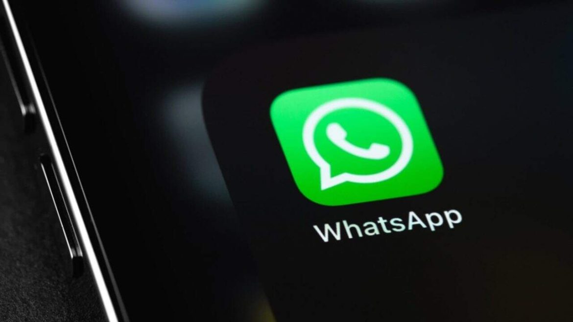 Ilustração de como usar a Inteligência Artificial no WhatsApp para vender produtos, simbolizando a automação de vendas e a personalização da comunicação para clientes.