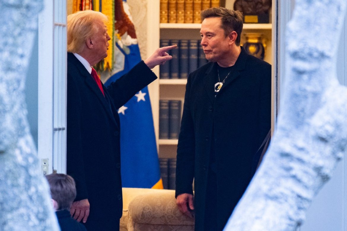 Elon Musk lança oficialmente o Partido América, buscando uma "terceira via" política nos EUA após desentendimento com Donald Trump e citando insatisfação eleitoral.