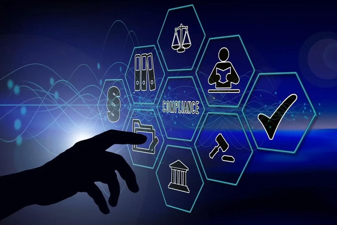 Infográfico mostrando um escudo digital com a sigla "IA" protegendo uma pequena empresa de raios vermelhos com os nomes "Multas", "Fraudes" e "LGPD", ilustrando o uso de ferramentas de IA para compliance.