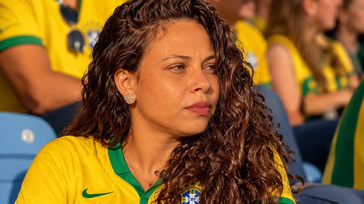 orcedora Brasil close lateral estádio transmissão avatar torcedor estádio