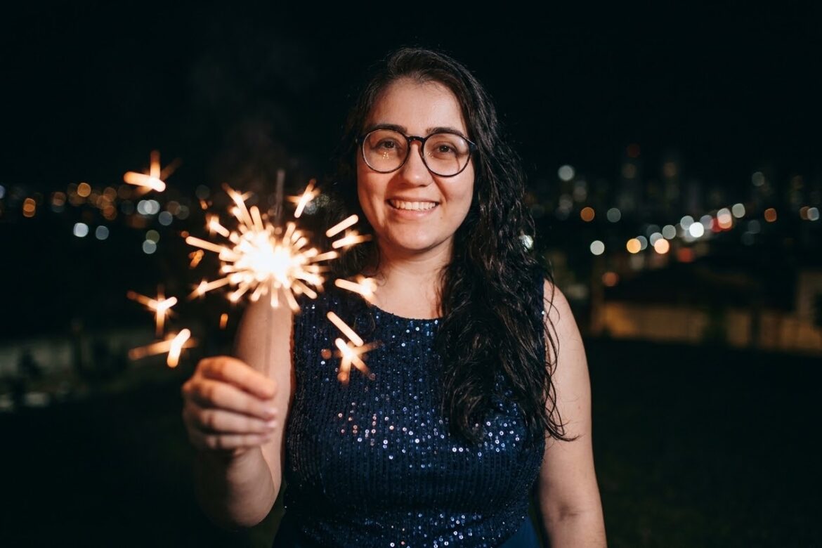 Confira ideias para ensaio de aniversário de 30 anos usando IA. Veja prompts para criar poses elegantes, cenários noturnos e fotos sofisticadas no Gemini.